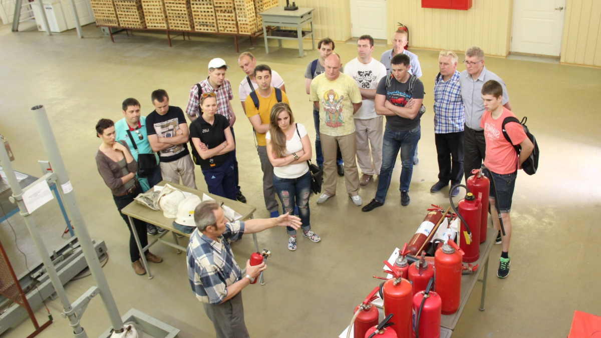 Фото: Первинний інструктаж на робочому місці - Програми проведення та відповідальність