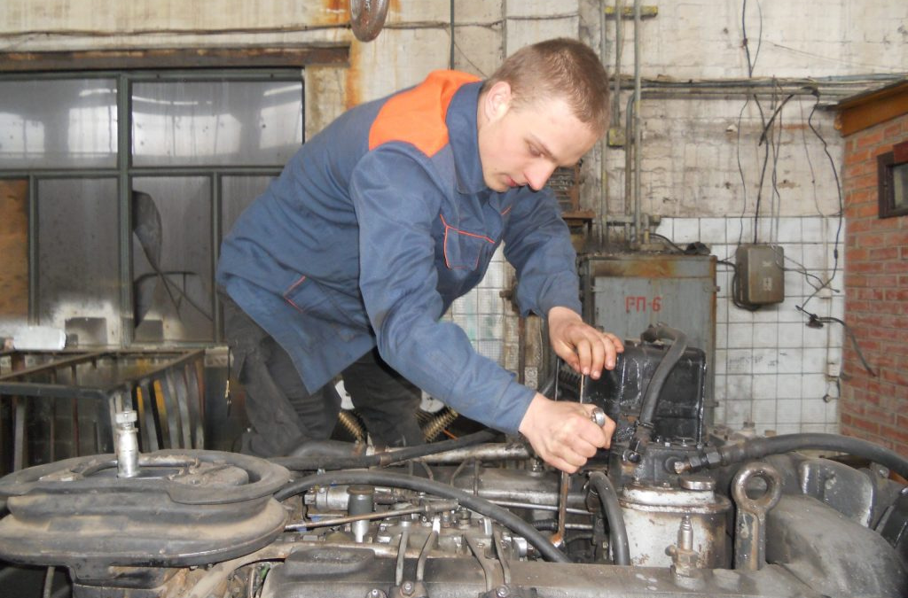 Фото: Інструкція з охорони праці для слюсаря з ремонту колісних транспортних засобів